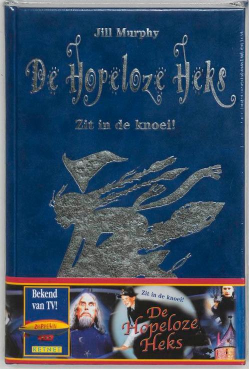 De hopeloze heks zit in de knoei / De hopeloze heks / 3, Boeken, Kinderboeken | Jeugd | 10 tot 12 jaar, Zo goed als nieuw, Verzenden