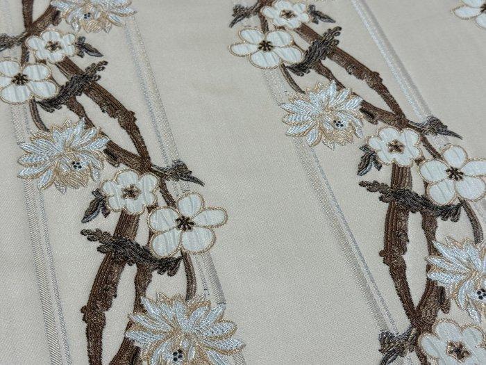 Elegantie in bloei: Zijde strepen en lentebruine takken -, Antiek en Kunst, Antiek | Kleden en Textiel