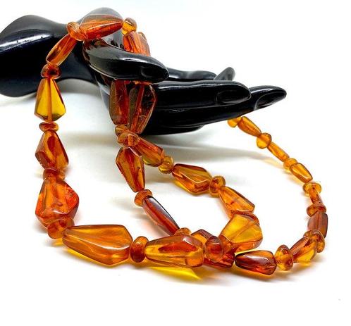 Lange vintage ketting met gesneden Baltisch barnsteen -, Verzamelen, Mineralen en Fossielen