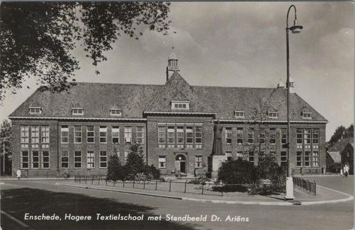 ENSCHEDE - Hogere Textielschool met Standbeeld Dr. Ariëns, Verzamelen, Ansichtkaarten | Nederland, Verzenden