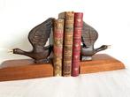 Ganzen in vlucht - Boekensteunen - Hout, ebbenhout & hoorn ,, Antiek en Kunst