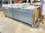 Online Veiling: Mobiele Presentatietafel Met Twee Banken
