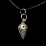 Viking periode Zilver Drop-Shaped Amulet Pendant with, Antiek en Kunst