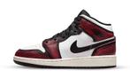 Jordan 1 Mid SE Wear-Away Chicago GS - maat 37.5 (Sneakers), Verzenden, Nieuw, Sneakers of Gympen, ["Jordan","Air Jordan"]