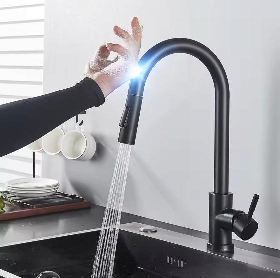 Zwarte Keukenkraan met Sensor – Uittrekbaar &amp; Modern, Doe-het-zelf en Verbouw, Sanitair, Nieuw, Verzenden
