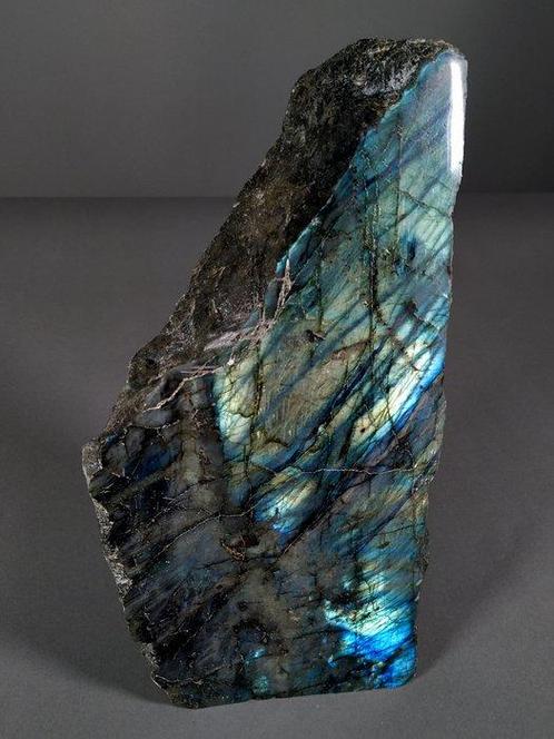 Prachtige Labradoriet met fantastische reflecties Vrije vorm, Verzamelen, Mineralen en Fossielen
