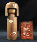 Gesigneerd door Okamoto Usaburo / houten kokeshi-pop