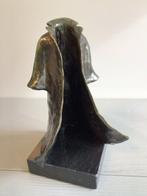 Corry Ammerlaan Artihove - sculptuur, “ Give you warmth “