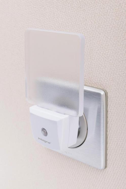 Integral LED Nachtlamp met dag/nacht sensor en met eurost..., Huis en Inrichting, Lampen | Overige, Nieuw, Ophalen of Verzenden