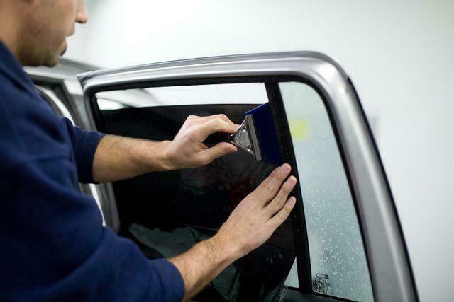 Autoruiten blinderen? Zelf plakken! Rol nu voor € 12,95!, Auto diversen, Tuning en Styling