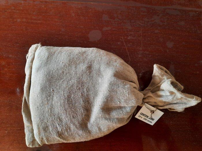 Nederland. 1980, 1000 x 1 cent, verzegelde zak van 2,03 kilo, Postzegels en Munten, Munten | Nederland