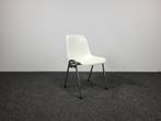 Witte Stapelbare Kuipstoel - Kunststof Zitting, Huis en Inrichting, Stoelen, Ophalen of Verzenden, Gebruikt