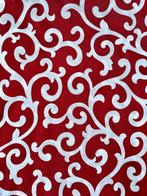 Groot stuk rood-wit bedrukte stof voor decoratie en, Antiek en Kunst, Antiek | Kleden en Textiel