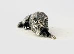 Miniatuur figuur - Massief zilveren loggende wolf miniatuur