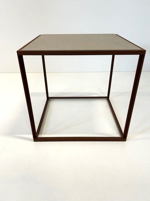 B&B Italia - Patricia Urquiola - Bijzettafel - NIEUW -, Antiek en Kunst, Antiek | Meubels | Stoelen en Banken