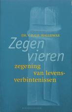 ZEGEN VIEREN 9789023904618 C.F.G.E. Hallewas, Boeken, Verzenden, Gelezen, C.F.G.E. Hallewas