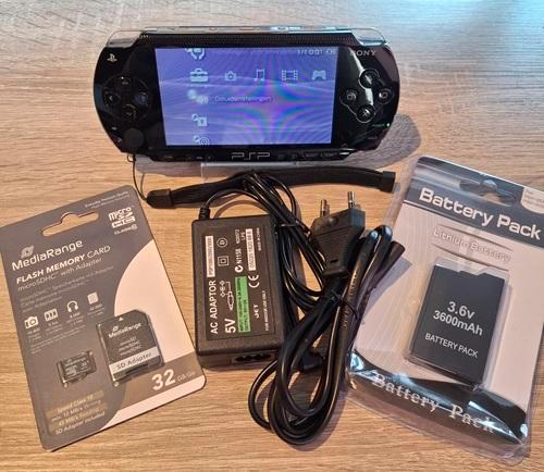 PSP 1004  Complete Set  + 32gb game card met TOP-games, Spelcomputers en Games, Spelcomputers | Sony PSP