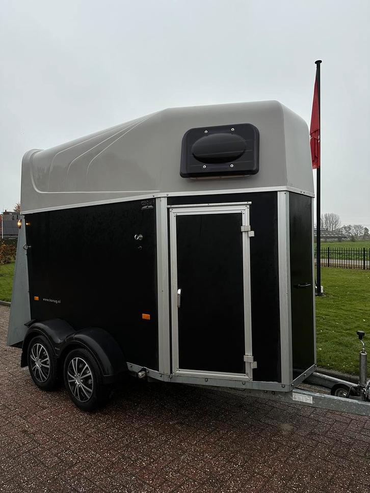 Mooie Humbaur 1,5 paards uit 2015!, Dieren en Toebehoren, Paarden en Pony's | Trailers en Aanhangwagens, 1½-paards trailer, Zo goed als nieuw
