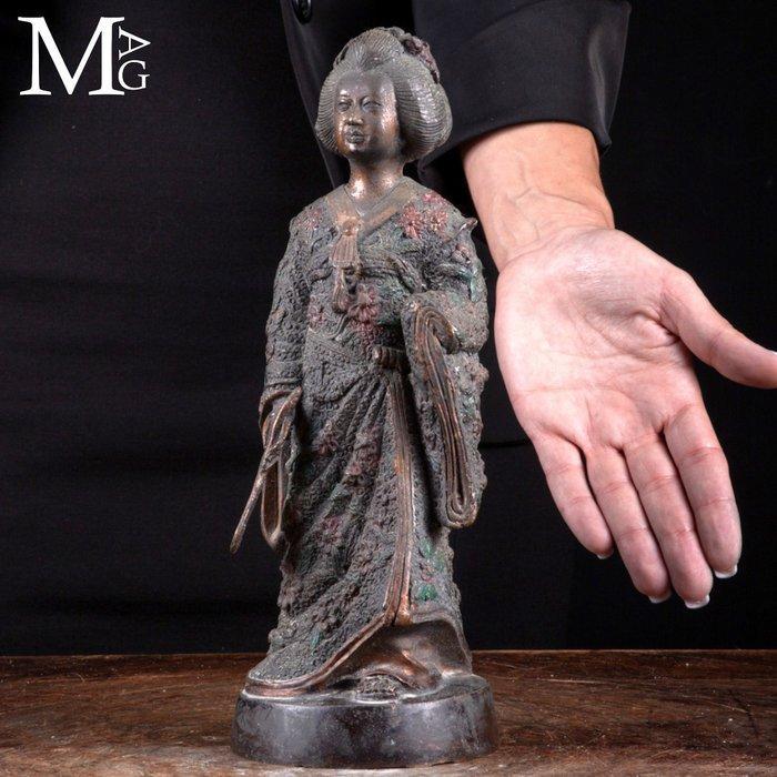Brons - Geisha in traditioneel kostuum - Oude Japanse, Antiek en Kunst, Curiosa en Brocante