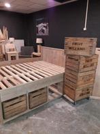 Steigerhout  bed met kistjes, Antiek en Kunst