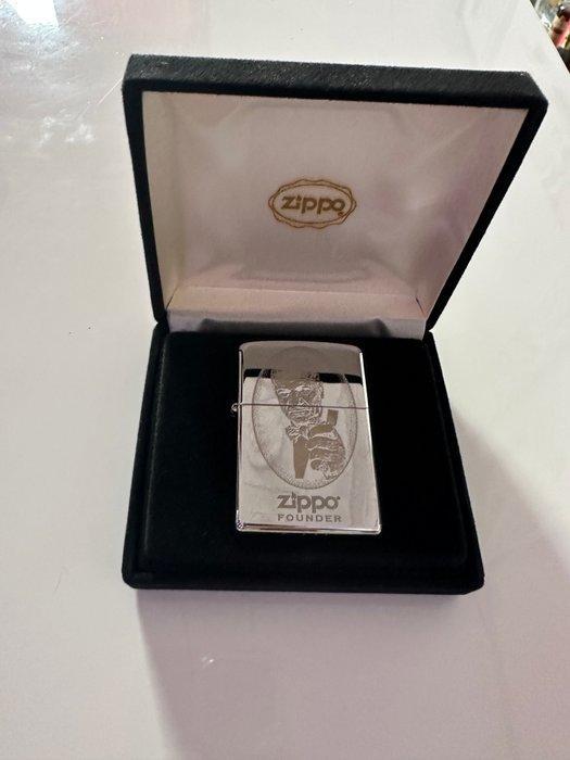 Zippo - Aansteker - IJzer (gegoten/gesmeed), Verzamelen, Rookartikelen, Aanstekers en Luciferdoosjes
