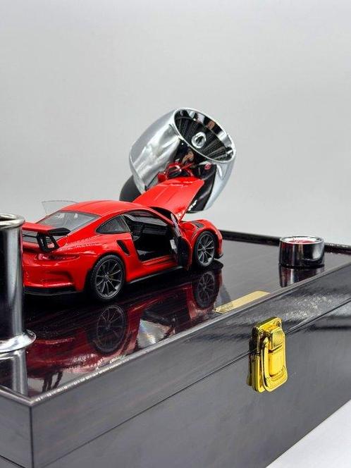 1:24 - Model sportwagen - Porsche 911 GT3 RS Pure Sound, Hobby en Vrije tijd, Modelauto's | 1:5 tot 1:12