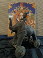 Olifant met Mahut tempel speelgoed. - Gepatineerd brons -