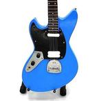 Miniatuur Fender Mustang linkshandig gitaar gratis standaard, Ophalen of Verzenden, Nieuw, Pop, Beeldje of Miniatuur