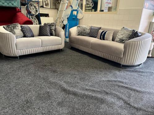 Outlet Maarssen !!  L.Grijs Velvet )( Velours Bankstel 3+2, Huis en Inrichting, Banken | Bankstellen, Nieuw, Stof, Ophalen