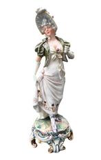 Royal Dux Porzellan-Manufaktur - Beeldje - een edele dame -