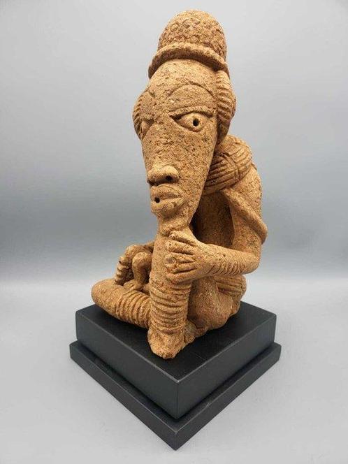 beeldje van de denkende vaderlijk chef - Nigeria (Zonder, Antiek en Kunst, Kunst | Niet-Westerse kunst
