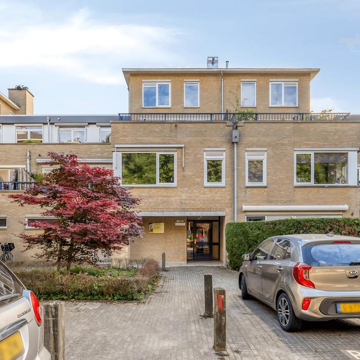 Gemeubileerd appartement met balkon en gratis parkeren, Huizen en Kamers, Huizen te huur, Direct bij eigenaar, Appartement