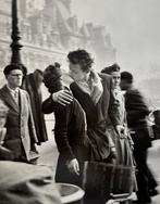 Robert Doisneau (1912–1994) - Le Baiser de lHôtel de Ville,