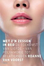 9789463811057 Met zn zessen in bed | Tweedehands, Boeken, Verzenden, Zo goed als nieuw, Roanne van Voorst