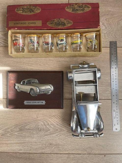 Zestaw kolekcjonerski retro – samochód z metalu, kieliszki z, Hobby en Vrije tijd, Modelauto's | 1:5 tot 1:12