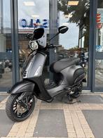 Vespa Sprint E4 Black on black | 80cc | akrapovic | Bitubo, Fietsen en Brommers, Scooters | Vespa, Overige modellen, Maximaal 45 km/u
