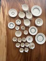 Wegdwood - Tafelservies (63) - Stratford - Porselein, Antiek en Kunst