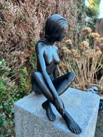 Bronzen Beeld Zittend Naakt Vrouw - Sculptuur - Interieur, Tuin en Terras, Tuinbeelden, Nieuw, Mensenbeeld, Metaal, Verzenden