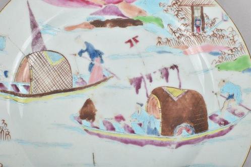 Bord - A CHINESE FAMILLE ROSE FISHING PLATE - Porselein, Antiek en Kunst, Antiek | Overige Antiek