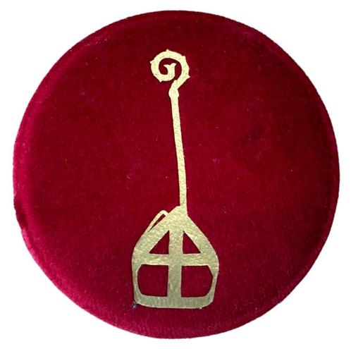 Baretspeld / button met Staf en Mijter rood, Diversen, Sinterklaas, Nieuw, Ophalen of Verzenden