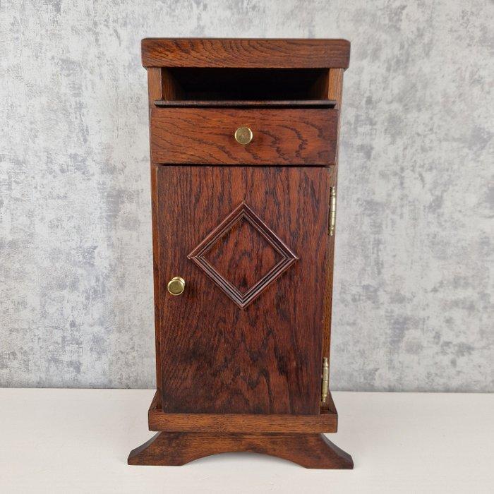 Nachtkastje - Massief eiken en eiken fineer - Roemeens, Antiek en Kunst, Curiosa en Brocante