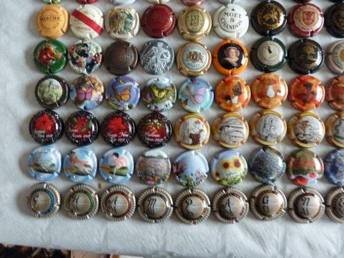Themacollectie - 310 champagnecapsules met 16 nieuwe en, Antiek en Kunst, Antiek | Speelgoed