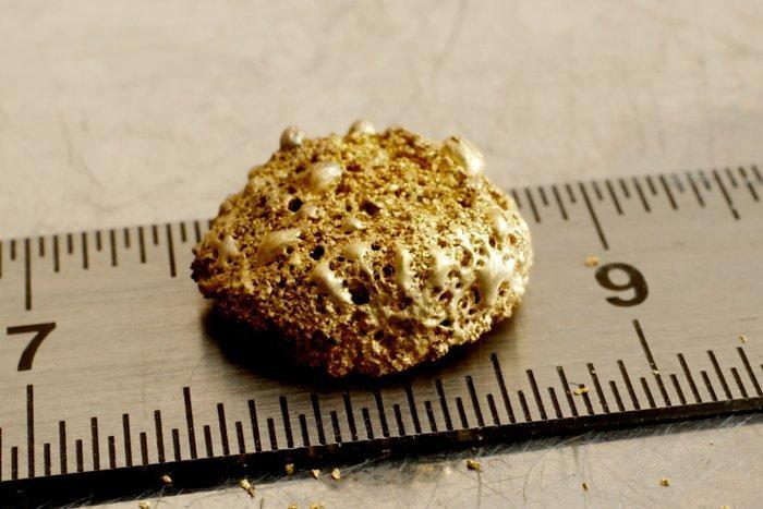 Goud Of Natif, goudgele balletje, of sponsachtig- 1.13 g -, Verzamelen, Mineralen en Fossielen