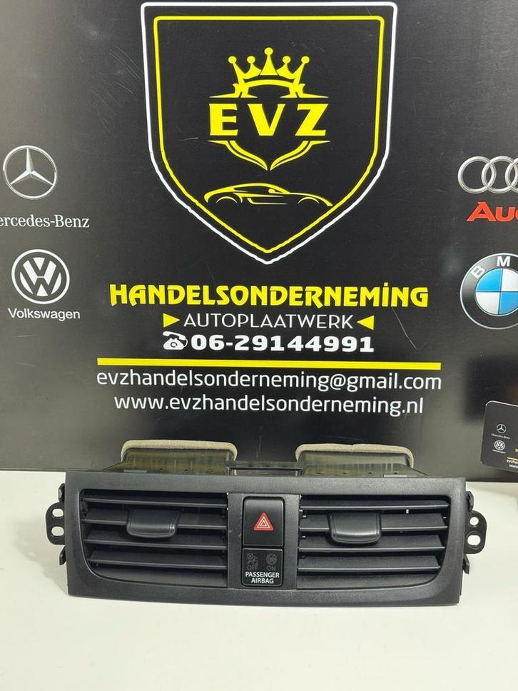 Suzuki Celerio luchtrooster dashboard bj.2018 art.7361084M00, Auto-onderdelen, Dashboard en Schakelaars, Gebruikt, Suzuki