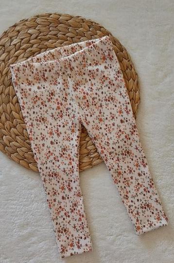 Leggings/flareds/t-shirtjes/truitjes beschikbaar voor biedingen