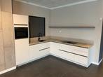 Moderne greeploze hoekkeuken met Bora, Huis en Inrichting, Keuken | Complete keukens, Ophalen, Wit, Hoekkeuken, Zo goed als nieuw