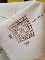 Handgeborduurde Tafelkleed en Servetten. - Tafelkleed (13) -