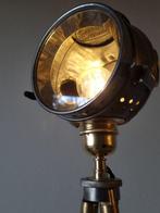 Besnard, Paris - Statief vloerlamp - De Vestaalse maagden