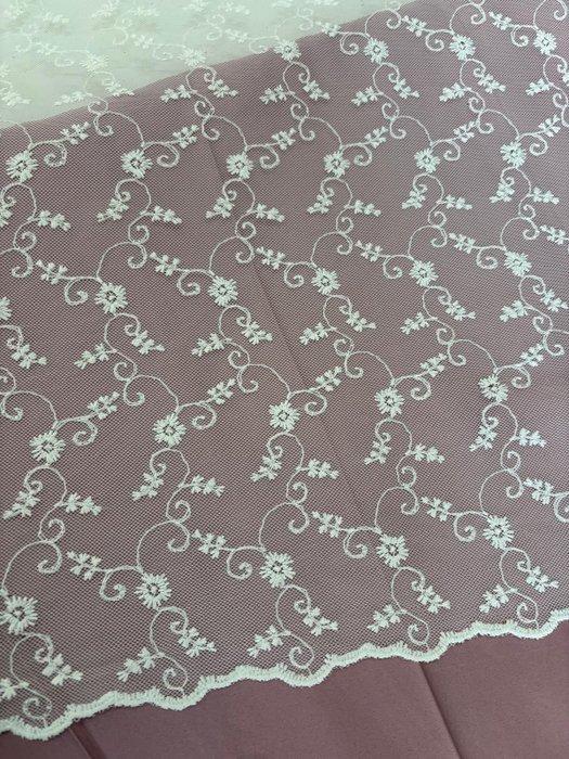 Kostbare stof voor gordijn, Frans geborduurd en afgezoomd, Antiek en Kunst, Antiek | Kleden en Textiel