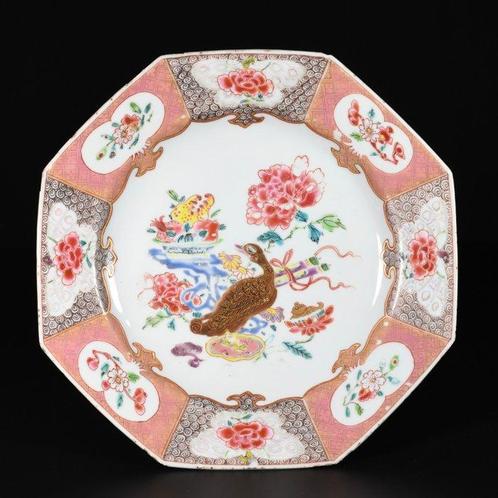 Bord - Rare assiette en porcelaine aux émaux de la Famille, Antiek en Kunst, Antiek | Overige Antiek